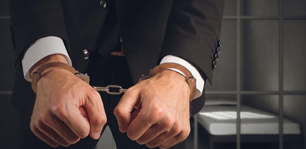38 yaşlı sabiq məmur həbsxanada öldü