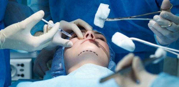 Fəaliyyətinə icazə verilən plastik cərrahlar burada işləyəcək