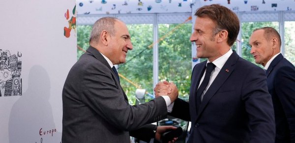 Paşinyan və Makron Tiranada görüşüblər