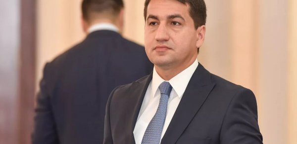 Hikmət Hacıyev Tehranda forumda iştirak edir