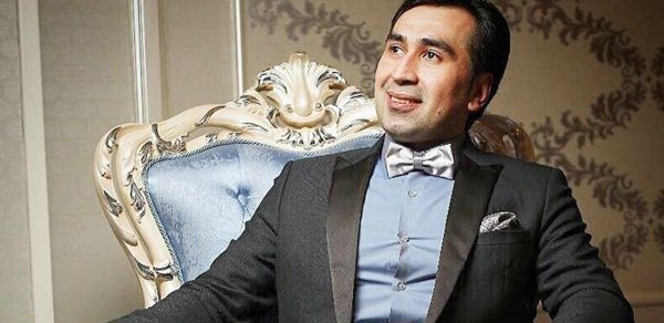 Elton pedaqoqluq fəaliyyətinə başlayır