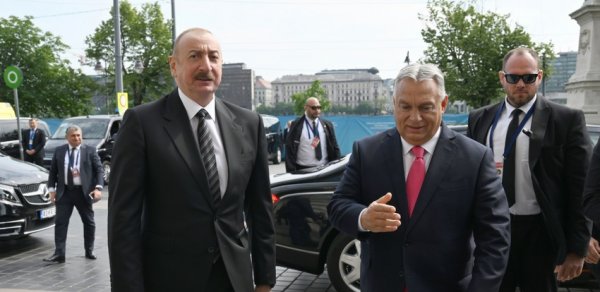 İlham Əliyev Budapeştdə TDT-nin Dövlət Başçıları Şurasının qeyri-rəsmi iclasında iştirak edir