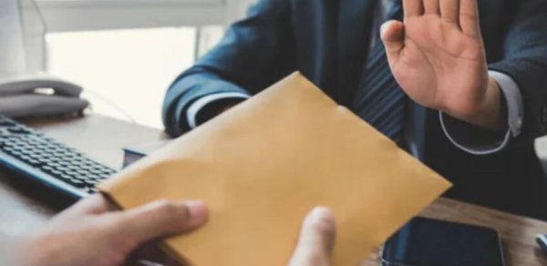 Bakıda Sağlamlıq Mərkəzinin direktoru kimlərdən rüşvət alıb? –FAKTLAR