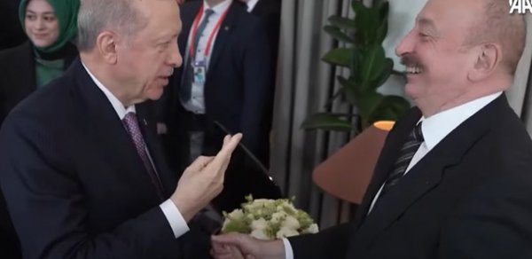 İlham Əliyevlə Ərdoğanın səmimi görüşü - VİDEO