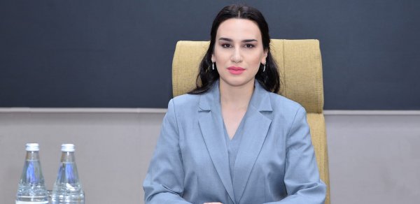 Narkotik vasitə istifadəçilərinin bəzi əlamətləri