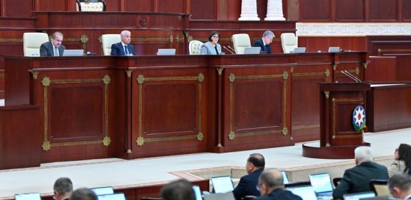 Milli Məclisin plenar iclası başlayıb - 13 məsələ müzakirə ediləcək