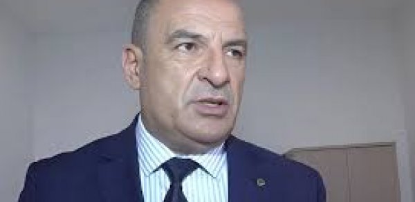 Qalmaqallı direktor işdən çıxarıldı