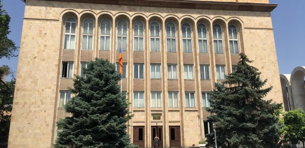 Ermənistanda onlarla vəzifəli şəxs barədə cinayət işləri məhkəməyə göndərilib
