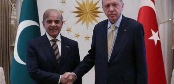 Pakistan Baş naziri Türkiyədə səfərdədir