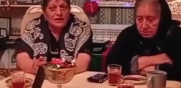 Oğlunu təhqir etdiyi üçün kişini döyən şəhid anası danışdı - VİDEO