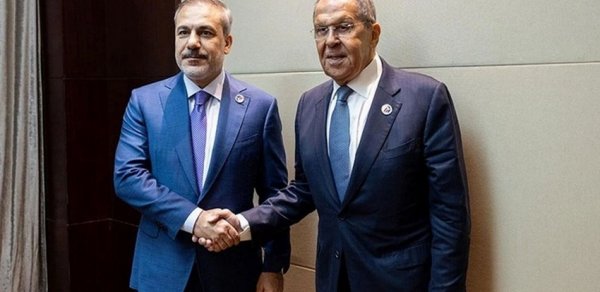 Lavrov Hakan Fidanla Ukrayna ilə bağlı qarşıdakı danışıqları müzakirə edib