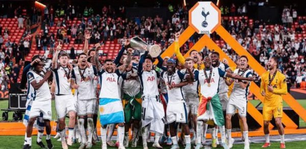UEFA Avropa Liqasının qalibi olan klub dörd futbolçu ilə vidalaşıb