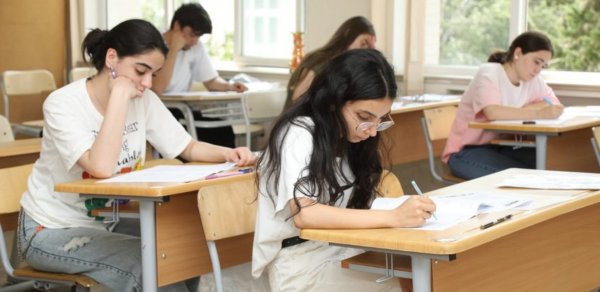 DİM: İmtahan zamanı nəzarətçi zalda köçürməyə şərait yaradıb, xaric edilib