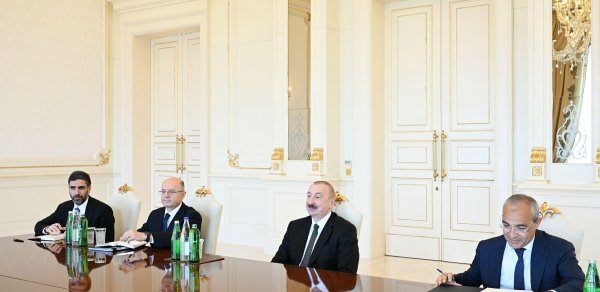 İlham Əliyev “ExxonMobil” şirkətinin vitse-prezidentini qəbul edib