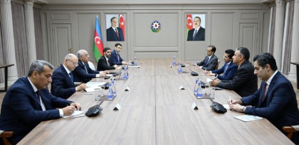 Əli Əsədov Pakistanın neft naziri ilə görüşdü