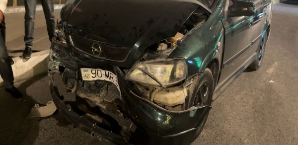 Sumqayıtda üç avtomobil toqquşub, xəsarət alanlar var