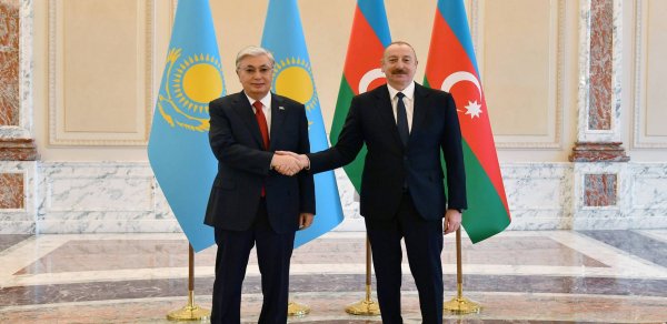Prezident Tokayevi təbrik etdi
