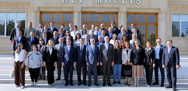 104 yaşlı cavan... və uşaqların nəşr etdiyi qəzet - Fotolar
