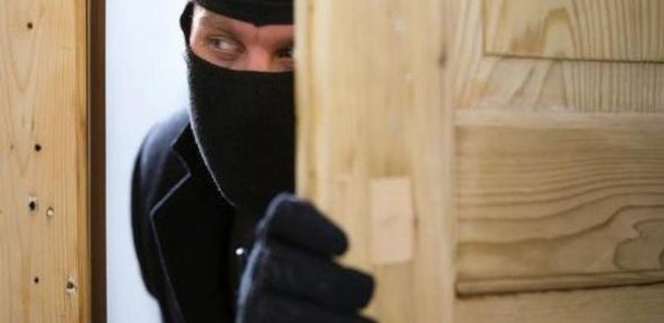 Oğurluq edən 4 nəfər saxlanıldı