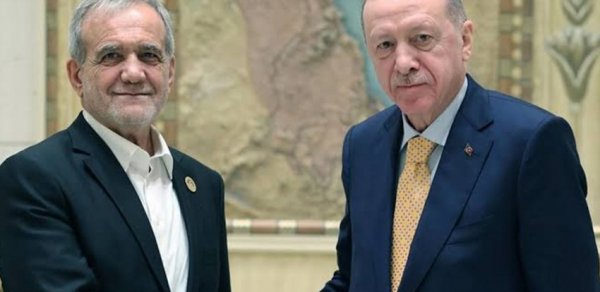 Ərdoğanla Pezeşkian regional və qlobal məsələləri müzakirə edib