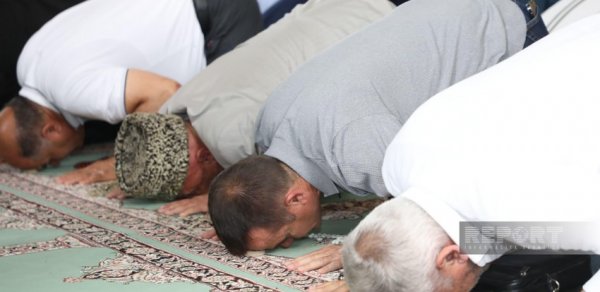 Təzəpir məscidində bayram namazı qılındı - FOTOLAR