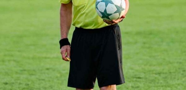 İtaliyalı hakim futboldan iki il müddətinə uzaqlaşdırılıb