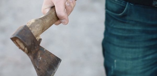 Tovuzda DƏHŞƏT: Oğul anasını öldürdü, bacısını yaralayıb evi yandırdı