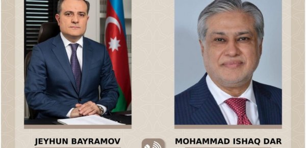 Ceyhun Bayramov pakistanlı həmkarı ilə ikitərəfli və çoxtərəfli əməkdaşlığı müzakirə edib