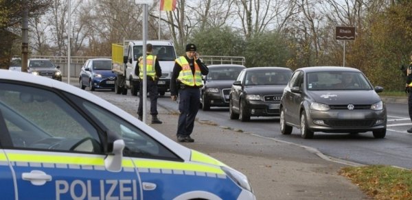 KİV: Bavariyada maşın izdihamın üzərinə sürülüb