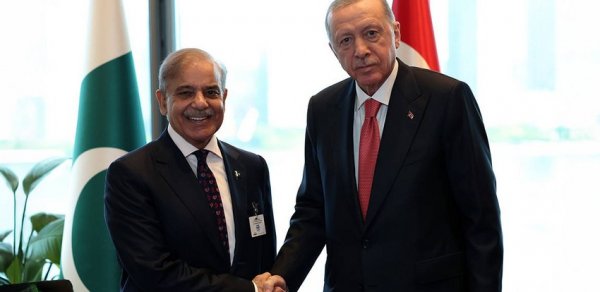 Ərdoğan Şəriflə regional məsələləri müzakirə edib