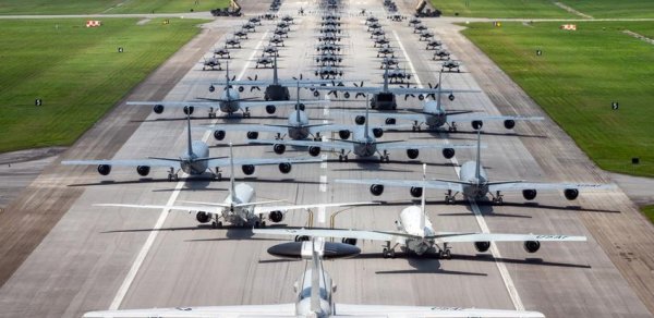 KİV: ABŞ-nin Yaponiyadakı aviabazasında partlayış olub, xəsarət alanlar var