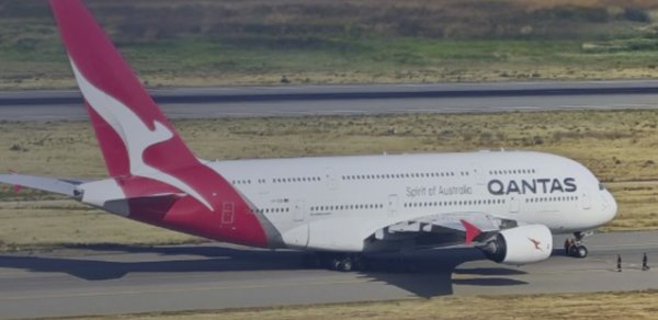 Heydər Əliyev Beynəlxalq Aeroportuna məcburi eniş etdi