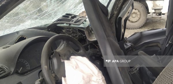 Goranboyda minik maşını aşıb, xəsarət alanlar var