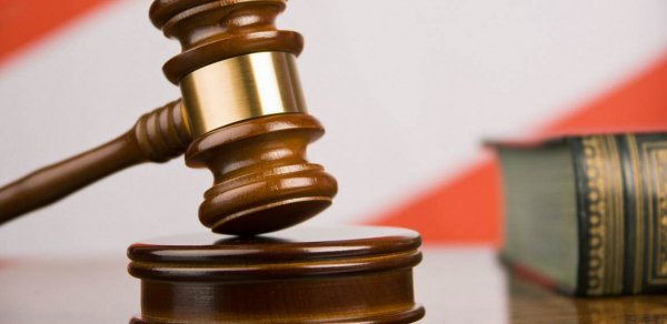 Atasını güllələyib, meyitini doğrayaraq kollektora atan yeniyetməyə hökm oxunub