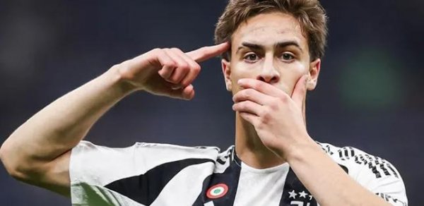 Məşhur futbolçu bu model ilə sevgilidir