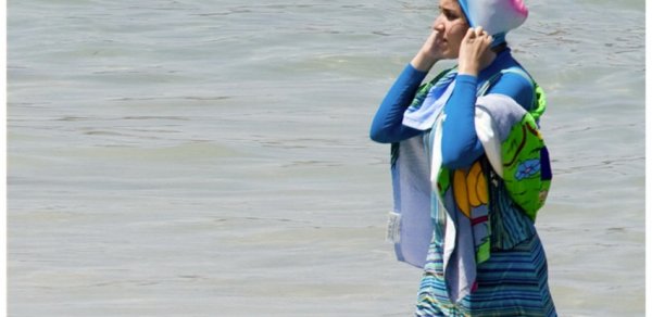 Suriyada qadınlara çimərliklərdə burkini geyinmək tövsiyə edilib
