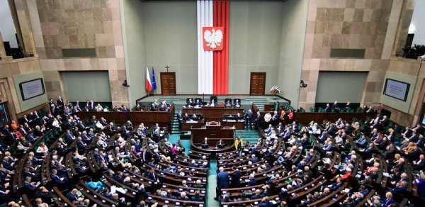 Polşa Seymi Tuskun hökumətinə etimad göstərib