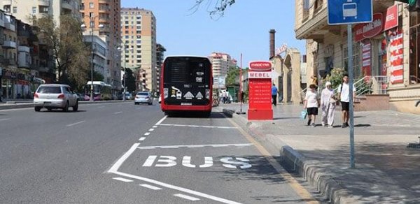 Sürücülərə şad xəbər - Avtobus zolaqlarında maşınlara minib-düşə biləcəyik
