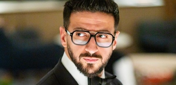 "Hər parıltının arxasında alın tərim, sonsuz zəhmətim dayanır"  - Abbas