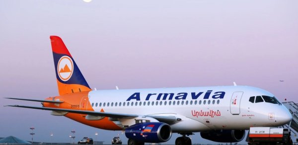 Erməniləri daşıyan təyyarə Bakı hava limanına enib