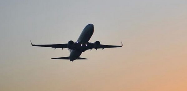 İran bütün uçuşların ləğvinin müddətini uzadıb