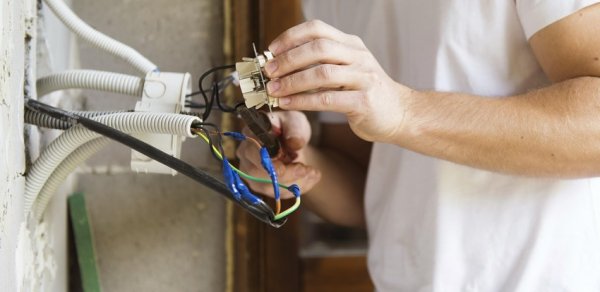 Göygöldə 21 yaşlı gənci elektrik cərəyanı vurub