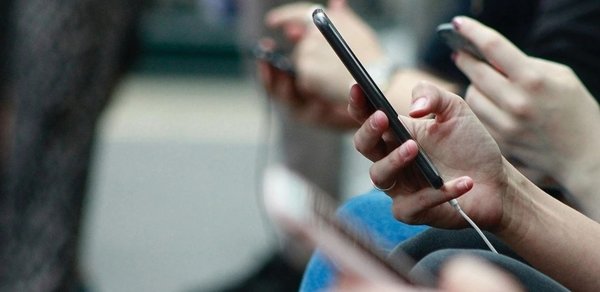 İtaliyada məktəblərdə telefon QADAĞASI
