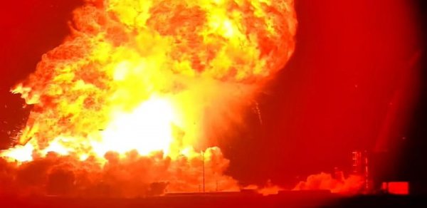 "SpaceX"in raketi sınaq uçuşundan əvvəl partladı