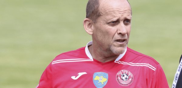 Dünyanın ən yaşlı futbolçusu - 59 yaşı var