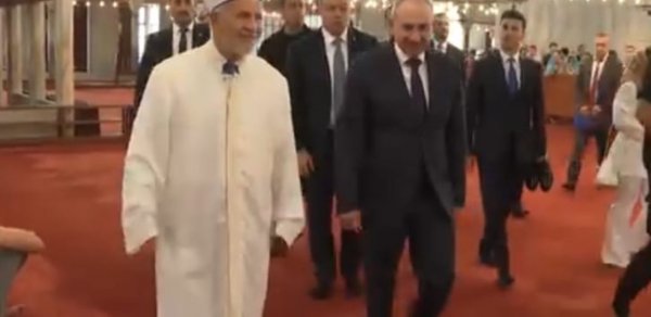 Paşinyan Türkiyədə məscidə getdi - Video