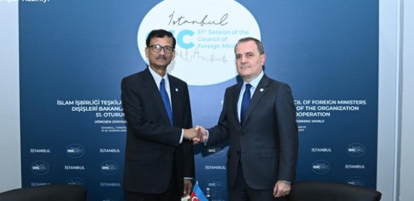 Ceyhun Bayramov banqladeşli həmkarı ilə əməkdaşlığın gücləndirilməsini müzakirə edib