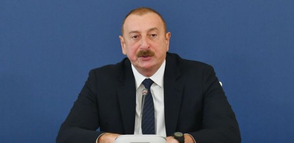 İlham Əliyev Yevlax Olimpiya İdman Kompleksində görülmüş işlərlə tanış olub