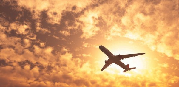 ABŞ sərnişin təyyarəsi Heydər Əliyev Beynəlxalq aeroportuna məcburi eniş etdi