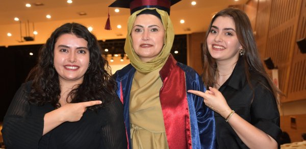 İki dəfə xərçəngə qalib gəldi, 49 yaşında məzun oldu